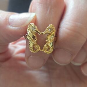 Seahorses Kissing Ring